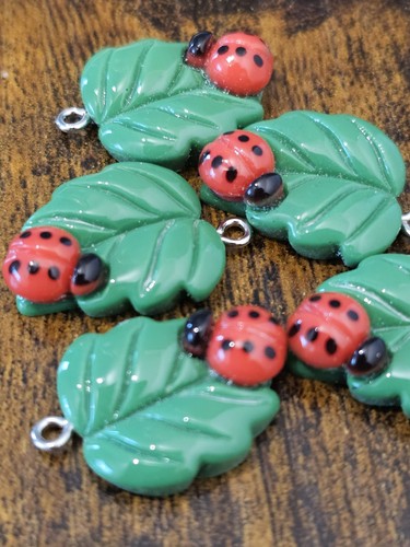 Green leaf ladybird - green,