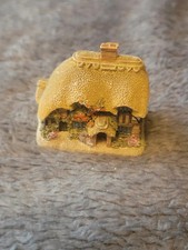 Lilliput Lane Thatchers Cottage Collectible Figurine
