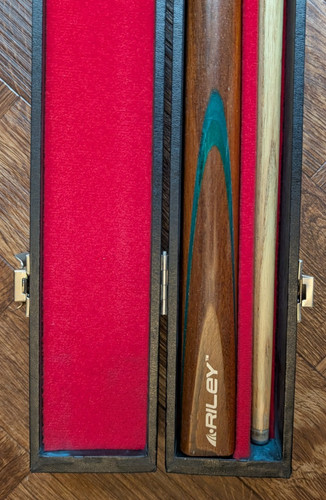 Riley snooker cue with hard - cue,
