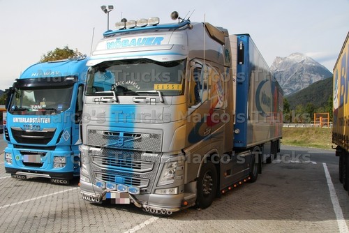 Truck photo volvo box - truck,