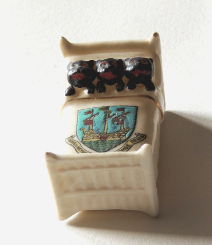 Arcadian crested china - china, black