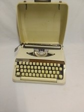 Brother Deluxe 900 Portable Typewriter In Excellent Working Order