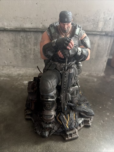 Gears war statue from - gears,