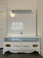 White tv Stand With Storage. Spectacular Condition, Ideal For Your Tv