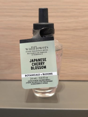 Bath and body works wallflower - body,