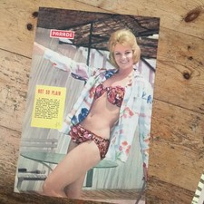 Parade Glamour Magazine Colour