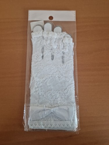 White fingerless lace gloves - white,