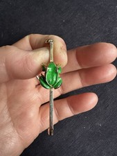 Vintage Gilt Metal Enamel Frog Bar  Brooch