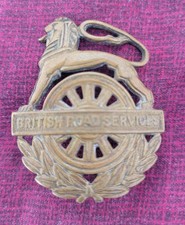 BRITISH ROAD SERVICES LORRY FREIGHT  TRANSPORT GILT LION OVER WHEEL CAP BADGE