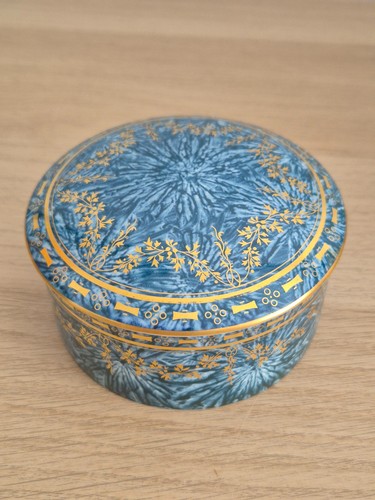 Royal worcester large lidded - worcester,