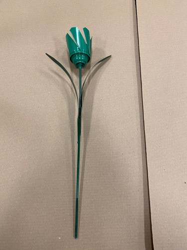 All recycled metal flower