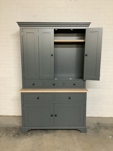 Large dresser with fold - tv,