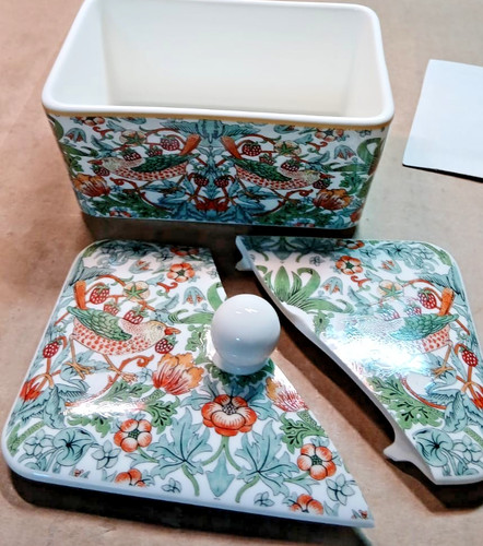 Butter dish with - dish, lid