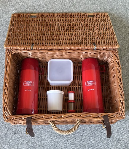 Vintage wicker picnic - wicker, hamper