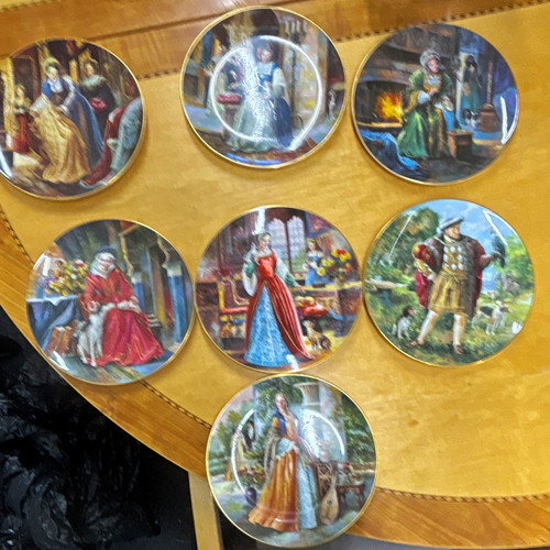 Royal doulton collectors - royal,