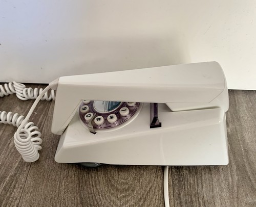 Wild wolf trim phone retro - wild,