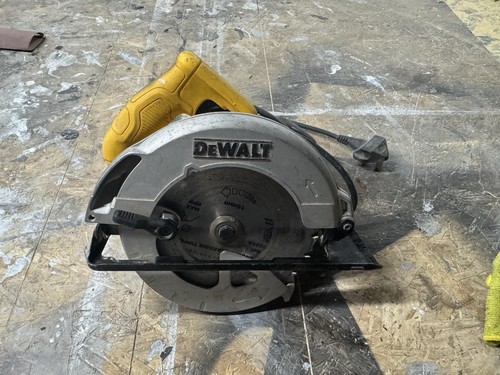 Dewalt circular saw - dewalt, 240v
