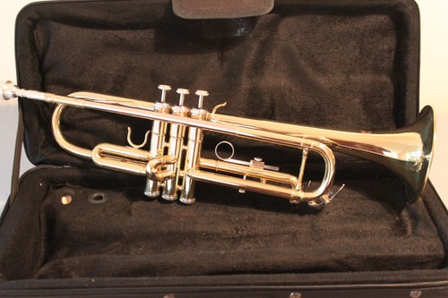 Trumpet with case - ,