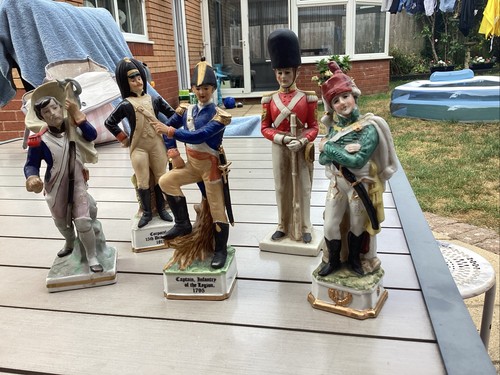 Porcelain figurines war - figurines,