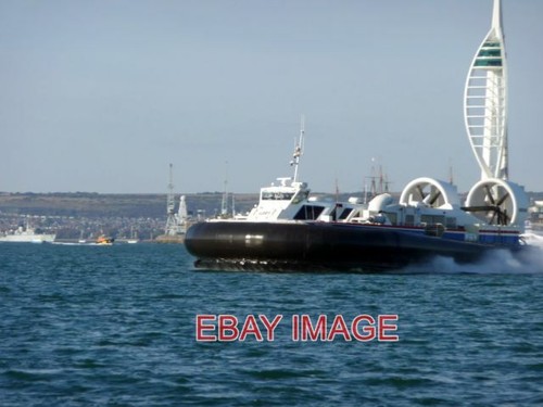 Photo hovercraft the solent - the,