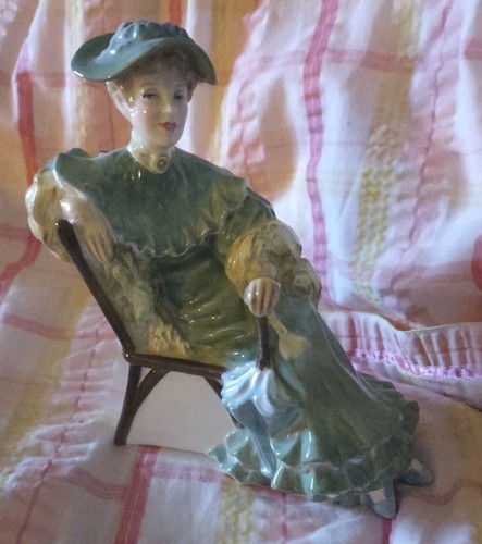 Royal daulton figurine ascot - royal,