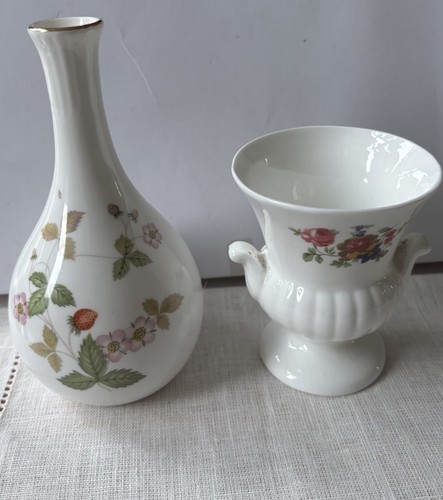 Wedgwood wild strawberry bud - wedgwood,