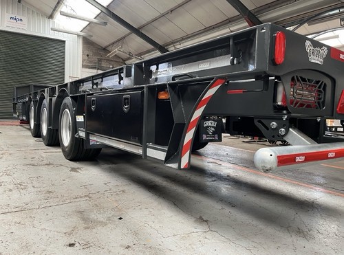 Flat bed trailer bale - flat, /