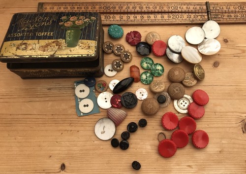 Nice vintage toffee tin - vintage, with