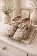 WORN ONCE 🤎 Beige Speckle