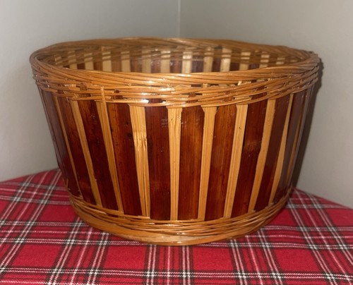 Round wicker basket - round,
