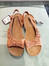 Ladies Pavers Brown Leather Sandals Size 40 Brand New with Tags