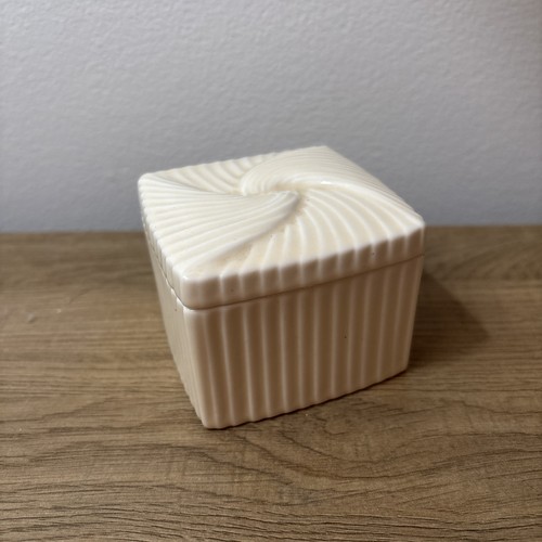Avon cream fluted porcelain - avon,