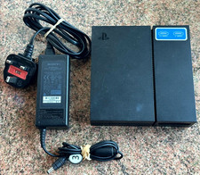 Sony PlayStation 4 (PS4)