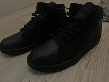 Nike Air Jordan 1 Mids Triple