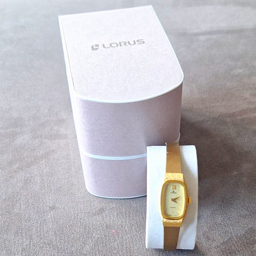 Lorus women analogue quartz - women's,