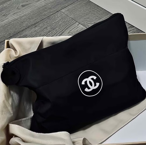 Chanel beauty black puffy - black,