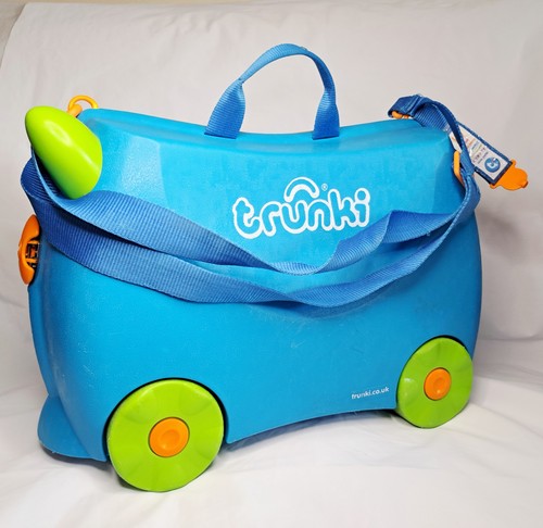 Trunki ride suitcase - on,