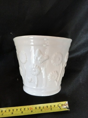 White ceramic flower - , pots