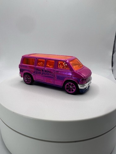 Hotwheels dodge van - pink, #66