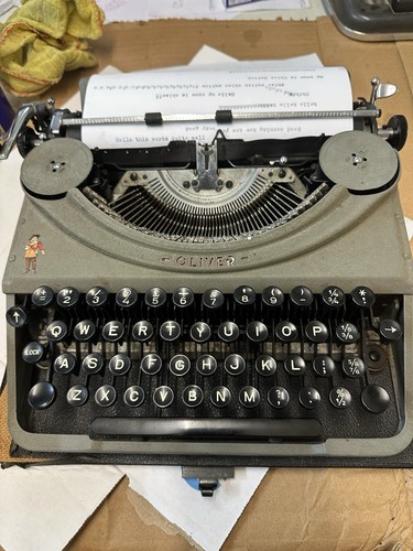 Oliver portable typewriter - oliver,