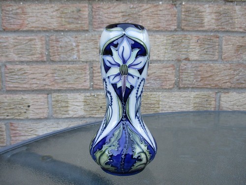 Moorcroft meadow star design - moorcroft,