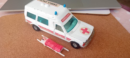Corgi toys mercedes bonna - toys,