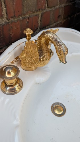 Giorgio gold swan pedastal - gold,