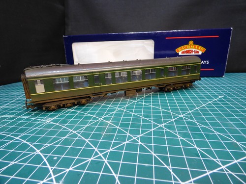 Bachmann class 108 dmu - 108, center