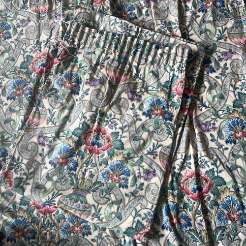 Pair sanderson roses - of,
