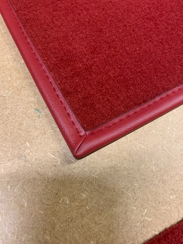 Classic mini red - mini, tufted