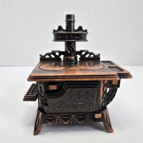 Vtg queen miniature die - vtg,