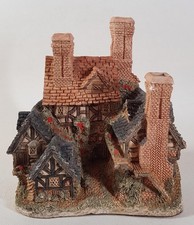 Charming David Winter Cottages Collection " Hertford court" 1983 Model 15.9cm