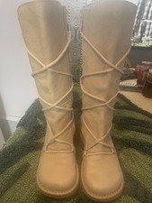 Vintage Destroy Boots Size 40 Tan/Beige Lace Up Front 90s Style. Excellent Cond