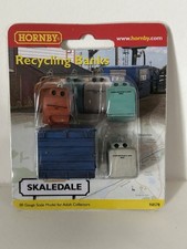 00 Gauge Skaledale Hornby R8578 Recycling Banks for Model Railway Layouts